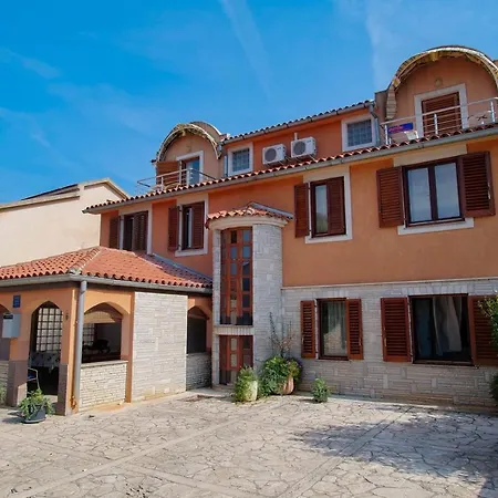 Apartments Manda Guest house 3*