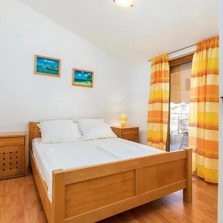 Guest house Apartments Manda 3*