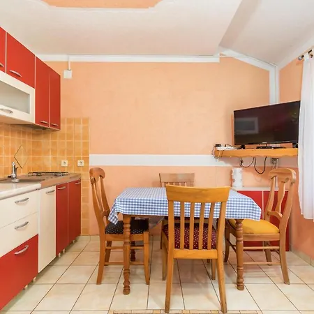 Apartments Manda 3*