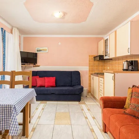Guest house Apartments Manda Fazana