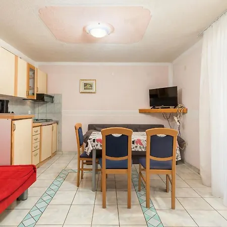 Apartments Manda 3*