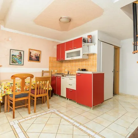 Apartments Manda 3*
