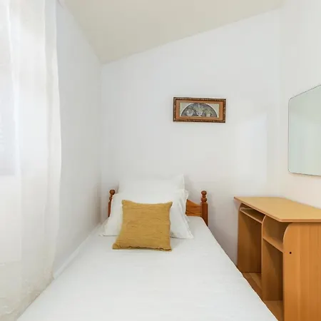 Apartments Manda 3*