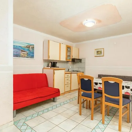 Apartments Manda 3*
