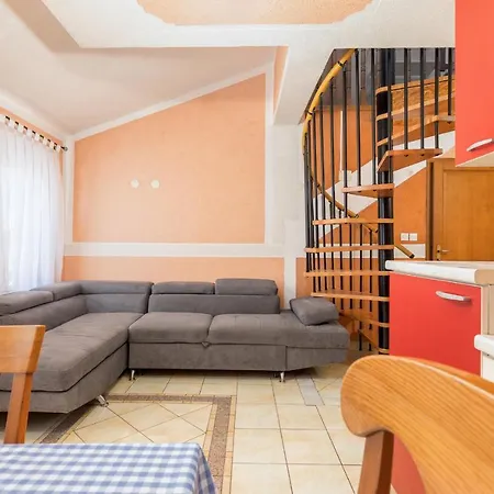 Guest house Apartments Manda 3*