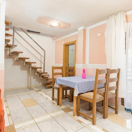 Guest house Apartments Manda