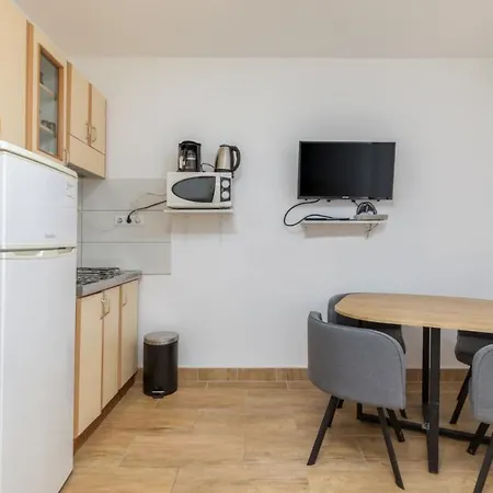 Apartments Manda 3*