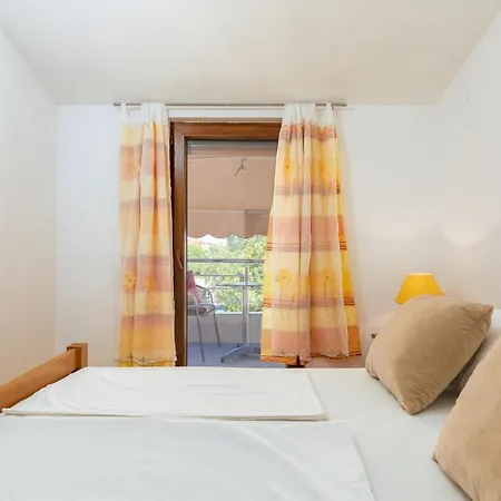 Apartments Manda 3*