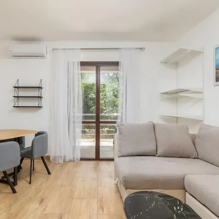 Apartments Manda 3*